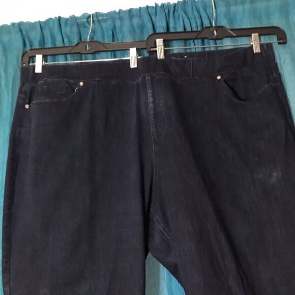Avenue Denim Blue Capris Size 28 - Picture 3 of 7